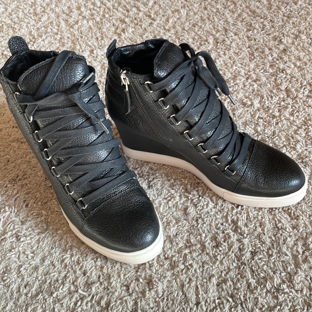 Paolo Black high top leather booties. 8.5 size